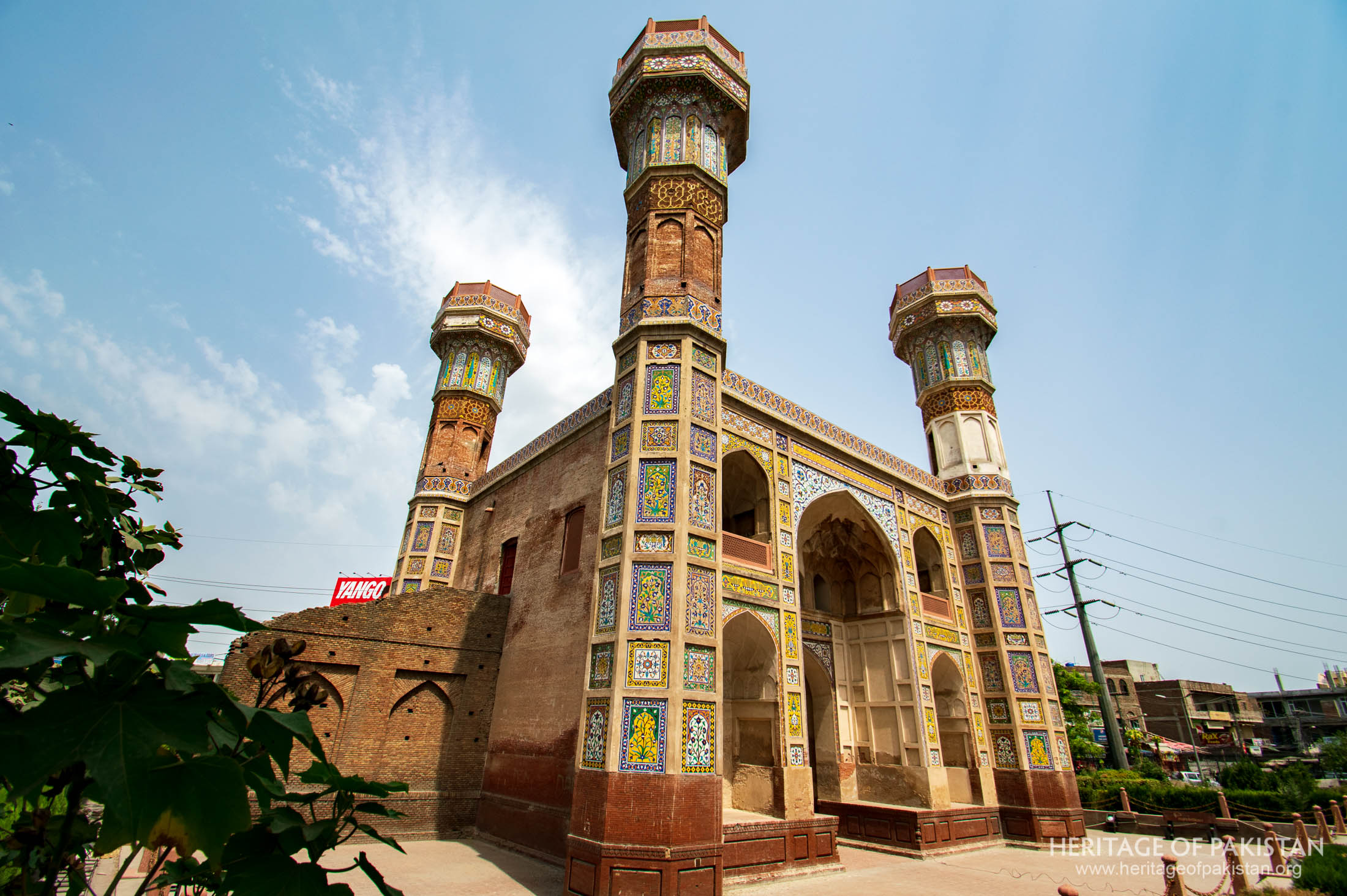 The name Chauburji means four towers, referring to the monument’s distinctive minarets.